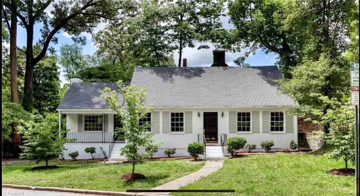 Sunset Hill Cottage: East: Cozy, Modern, Walkable to UNCG