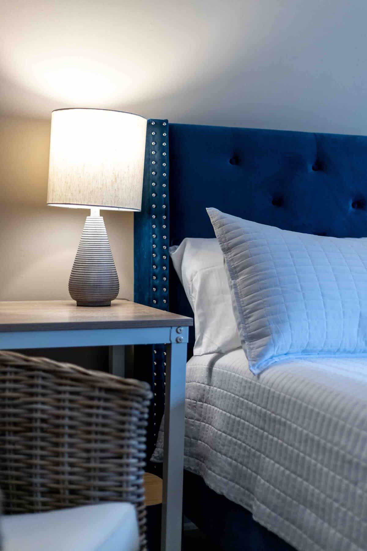 Sunset Hill Cottage: East: Cozy, Modern, Walkable to UNCG