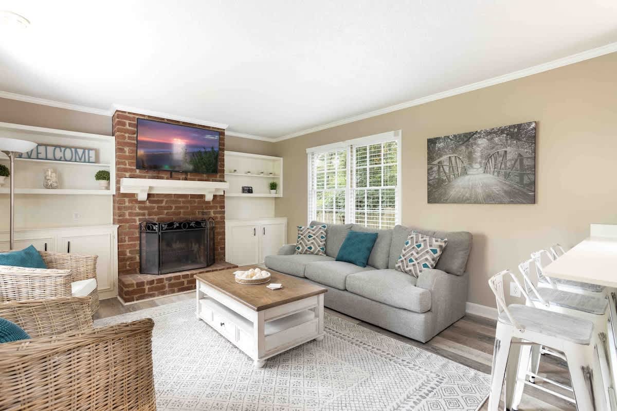 Sunset Hill Cottage: East: Cozy, Modern, Walkable to UNCG