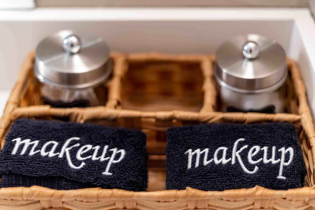 Sunset Hill Cottage: East: Cozy, Modern, Walkable to UNCG