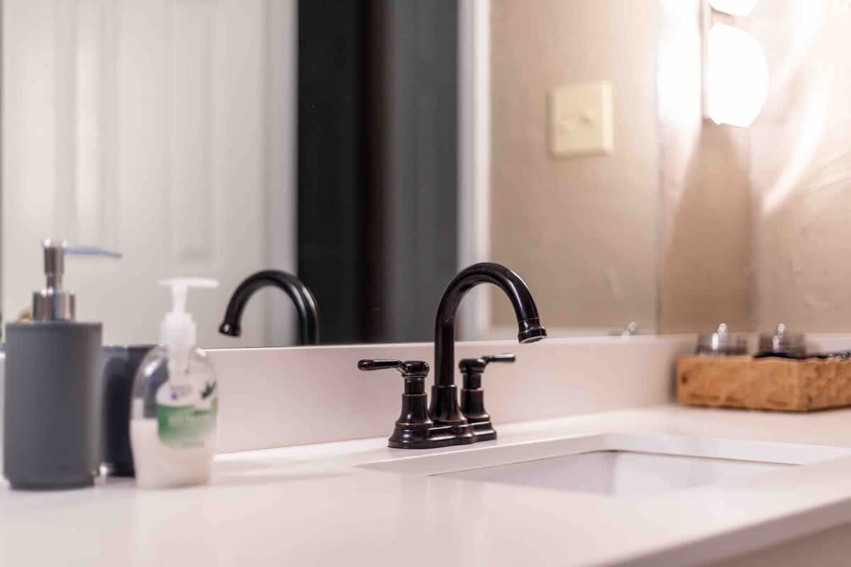 Sunset Hill Cottage: East: Cozy, Modern, Walkable to UNCG