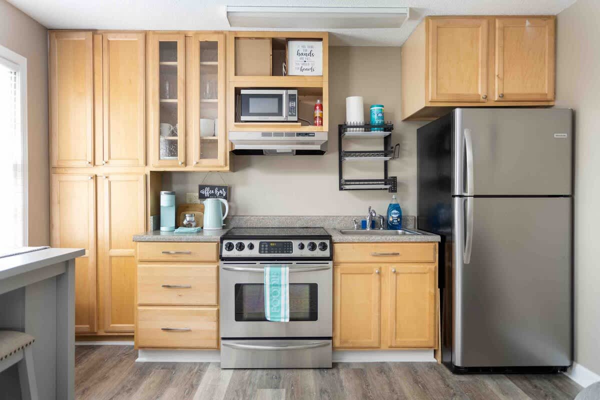 Sunset Hill Cottage: West: Bright & Spacious, Minutes to Downtown