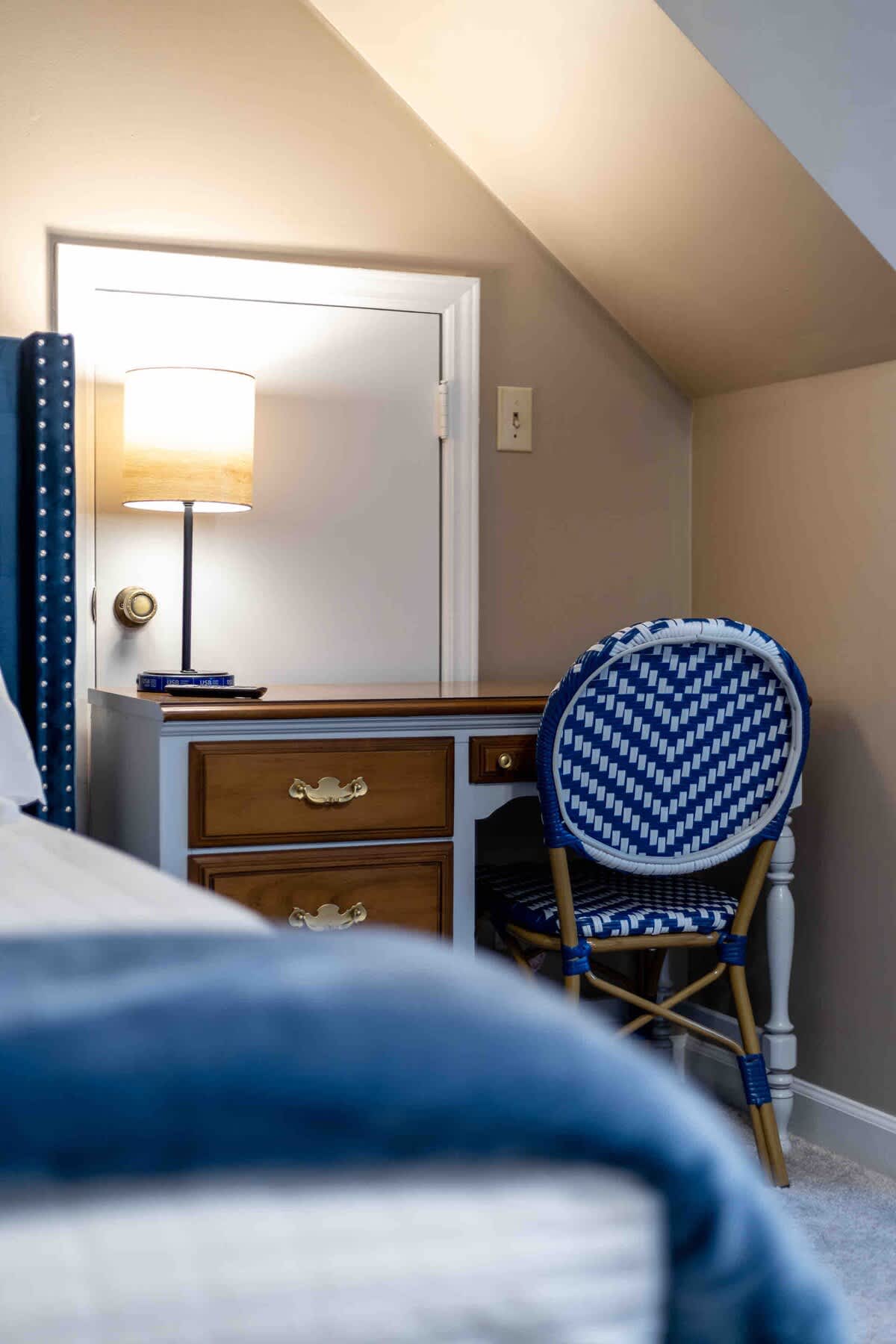 Sunset Hill Cottage: West: Bright & Spacious, Minutes to Downtown