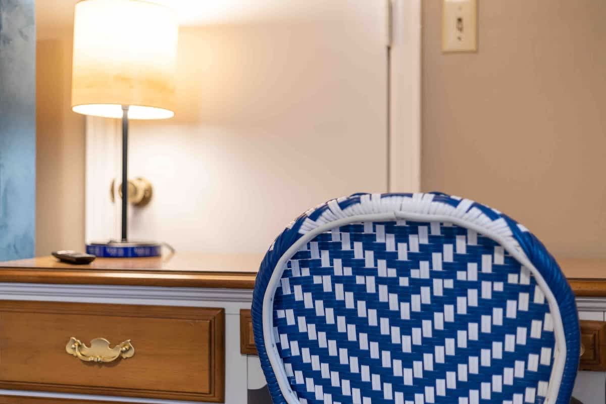 Sunset Hill Cottage: West: Bright & Spacious, Minutes to Downtown