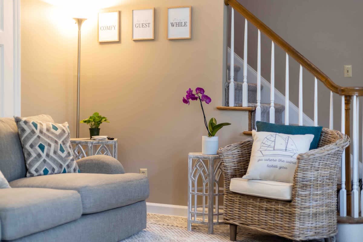 Sunset Hill Cottage: West: Bright & Spacious, Minutes to Downtown