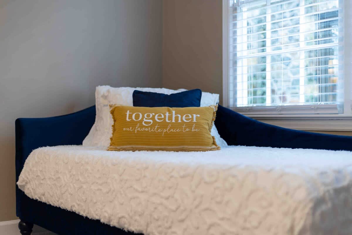 Sunset Hill Cottage: West: Bright & Spacious, Minutes to Downtown