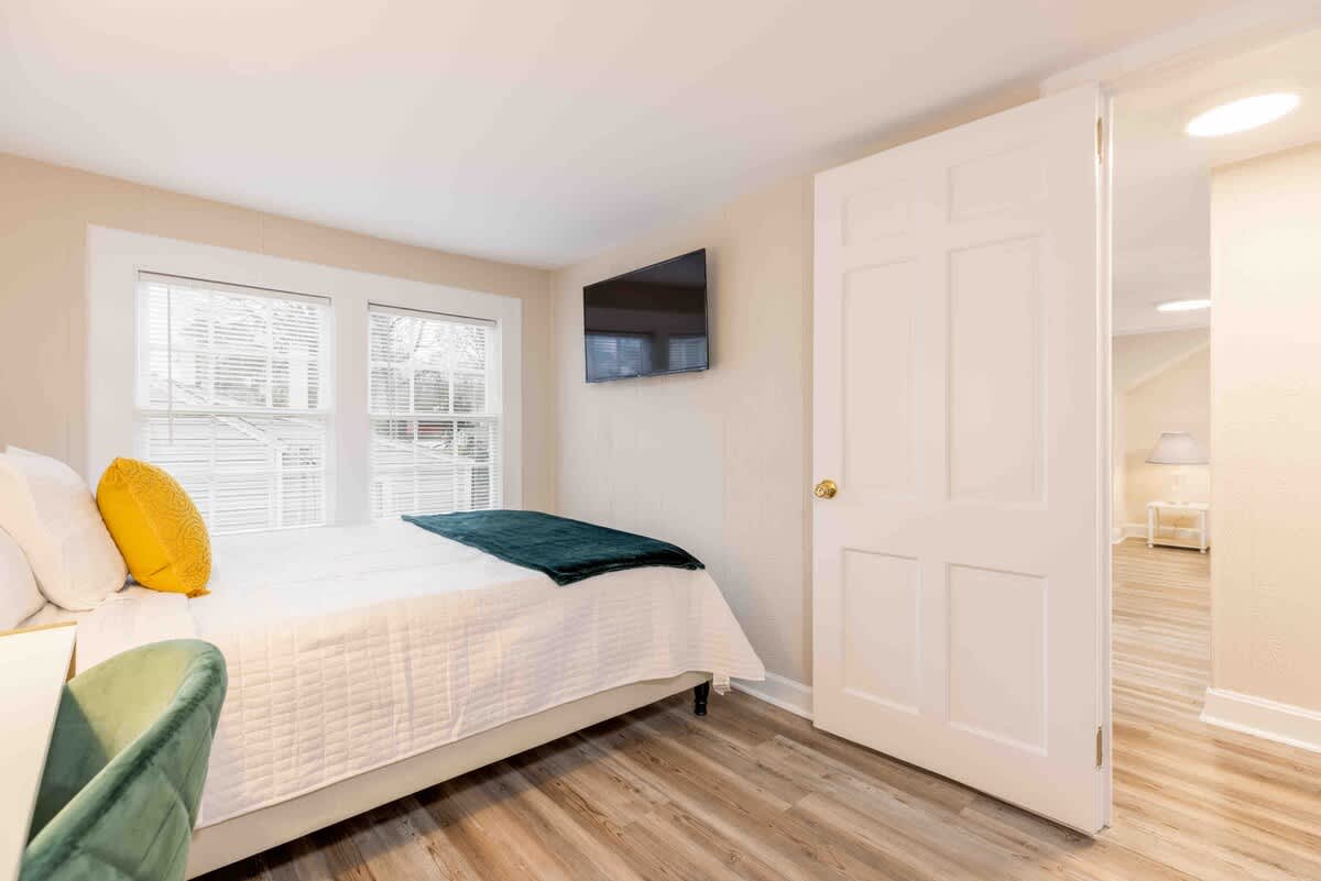 Westwood Retreat: Chic Interiors in a Premier Neighborhood