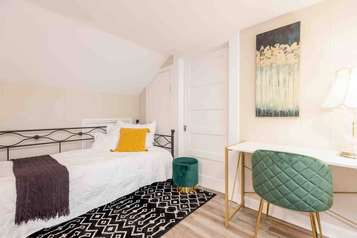 Westwood Retreat: Chic Interiors in a Premier Neighborhood