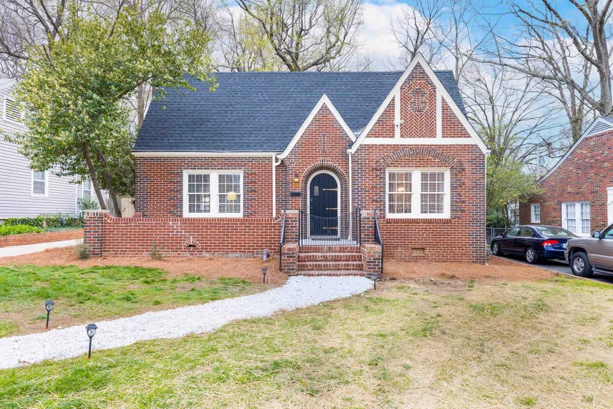 Westwood Retreat: Chic Interiors in a Premier Neighborhood