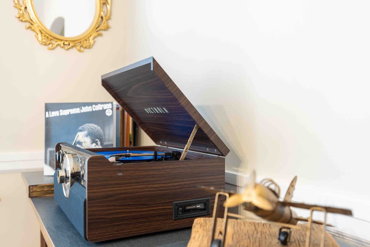 Westwood Retreat: Chic Interiors in a Premier Neighborhood