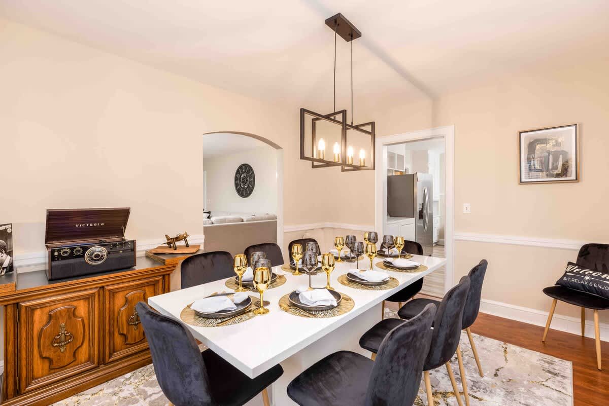 Westwood Retreat: Chic Interiors in a Premier Neighborhood