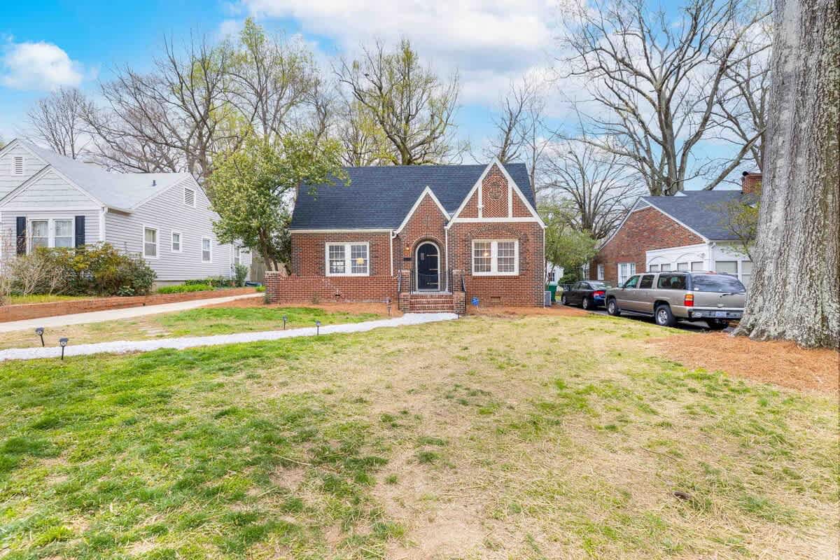 Westwood Retreat: Chic Interiors in a Premier Neighborhood