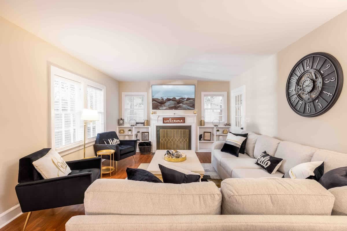 Westwood Retreat: Chic Interiors in a Premier Neighborhood