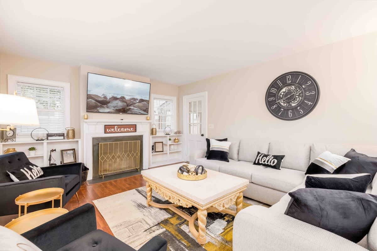 Westwood Retreat: Chic Interiors in a Premier Neighborhood