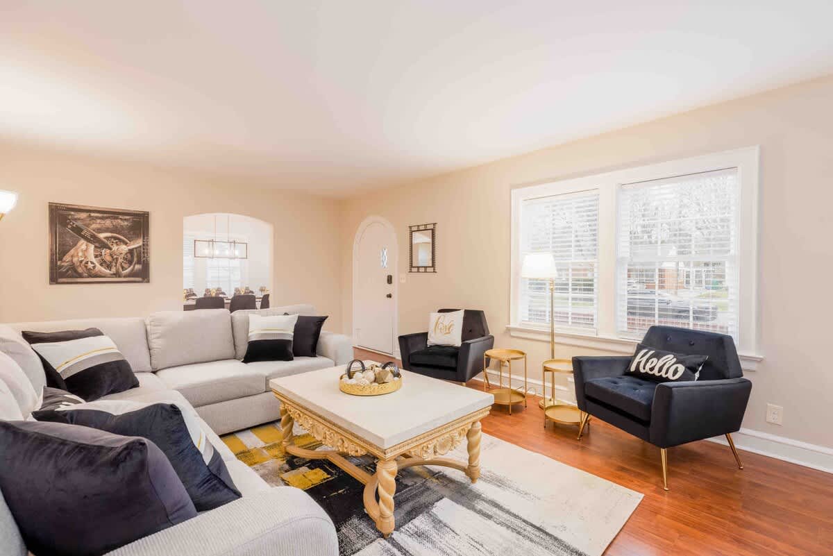 Westwood Retreat: Chic Interiors in a Premier Neighborhood