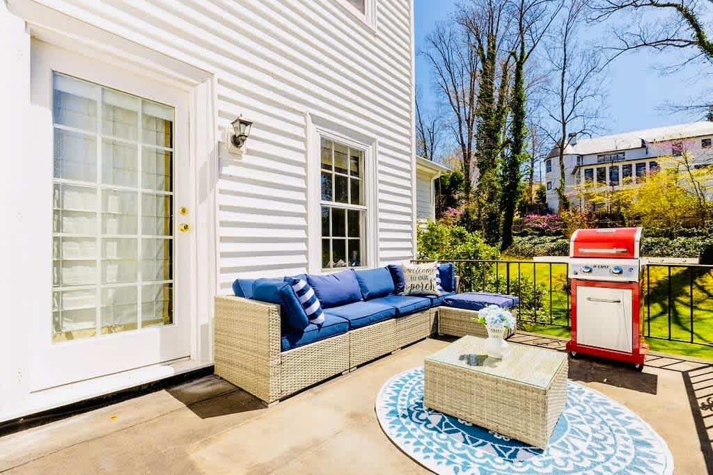 Greenway Manor: Grand Historic Home on Lush Grounds