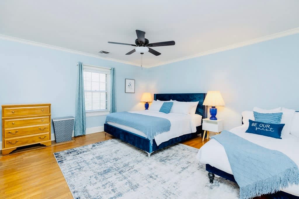 Greenway Manor: Grand Historic Home on Lush Grounds