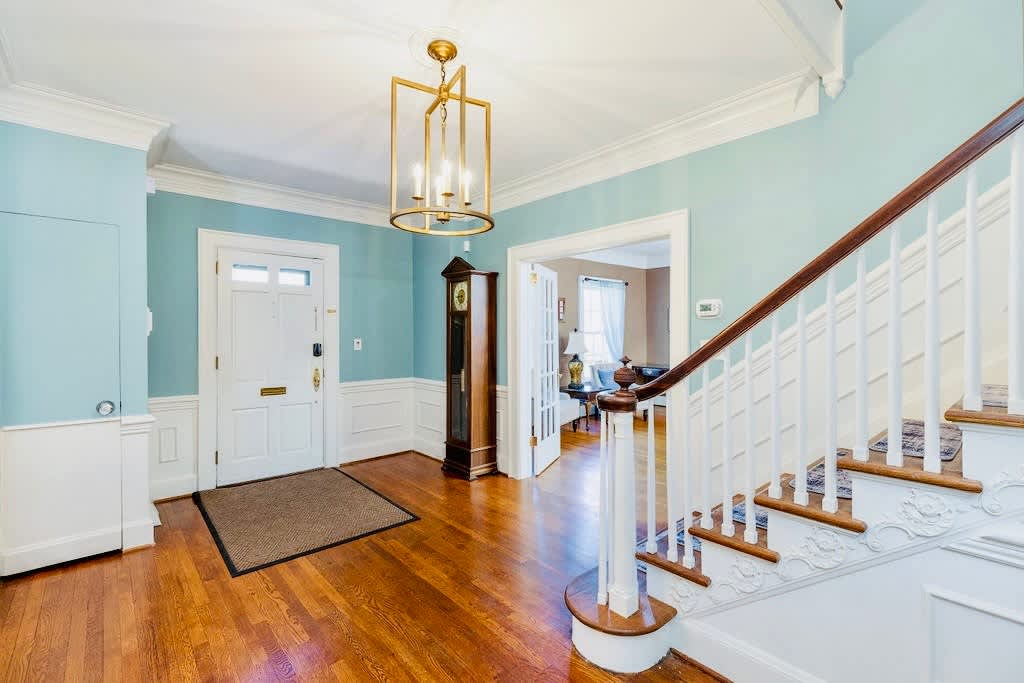 Greenway Manor: Grand Historic Home on Lush Grounds