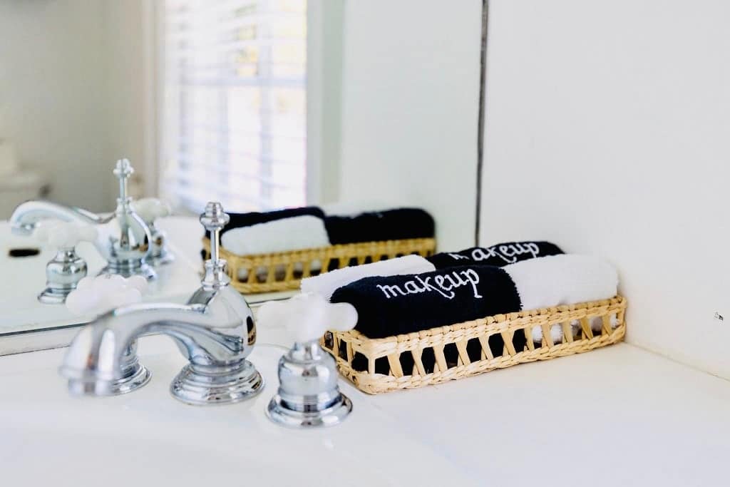 Greenway Manor: Grand Historic Home on Lush Grounds