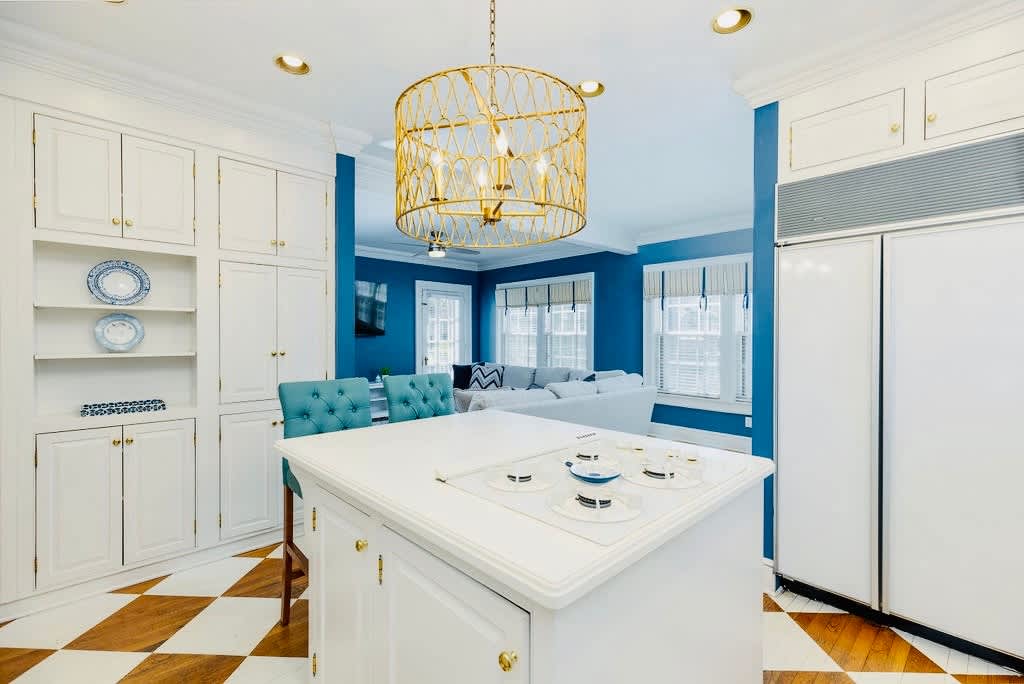 Greenway Manor: Grand Historic Home on Lush Grounds