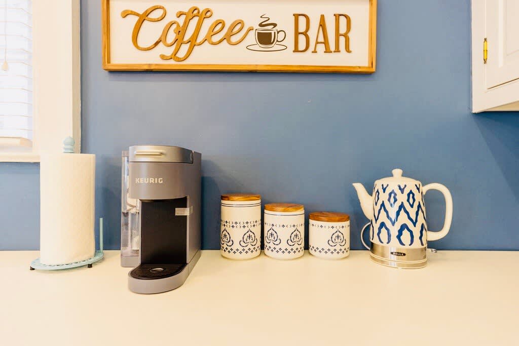 Greenway Manor: Grand Historic Home on Lush Grounds