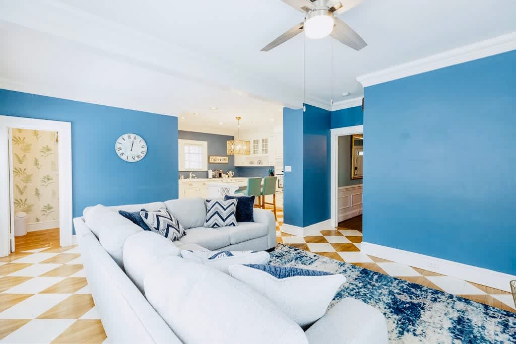 Greenway Manor: Grand Historic Home on Lush Grounds