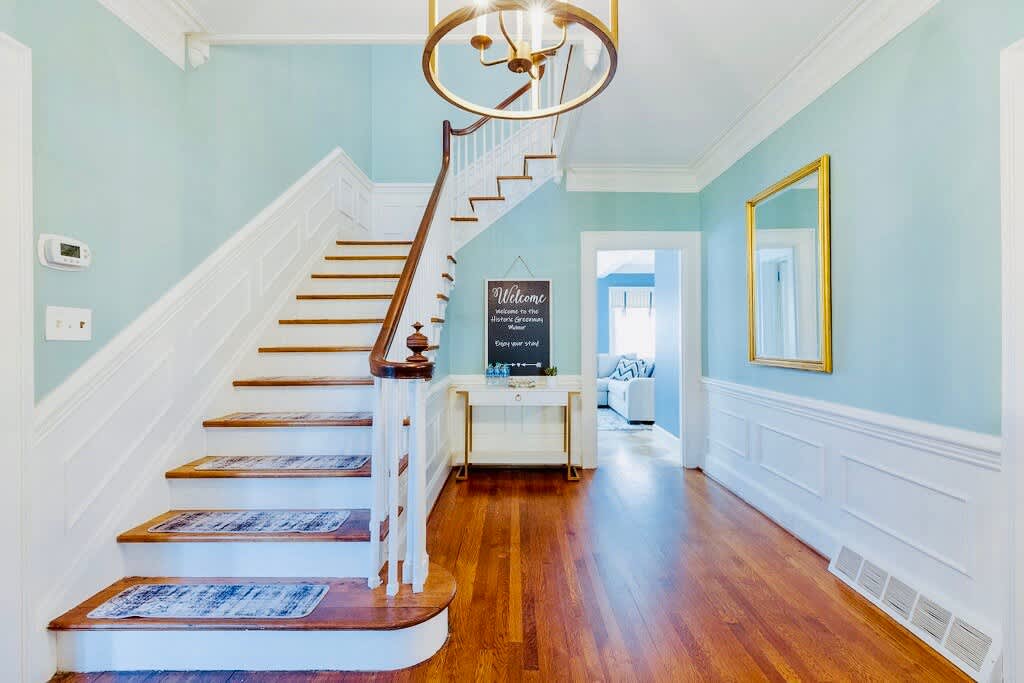 Greenway Manor: Grand Historic Home on Lush Grounds