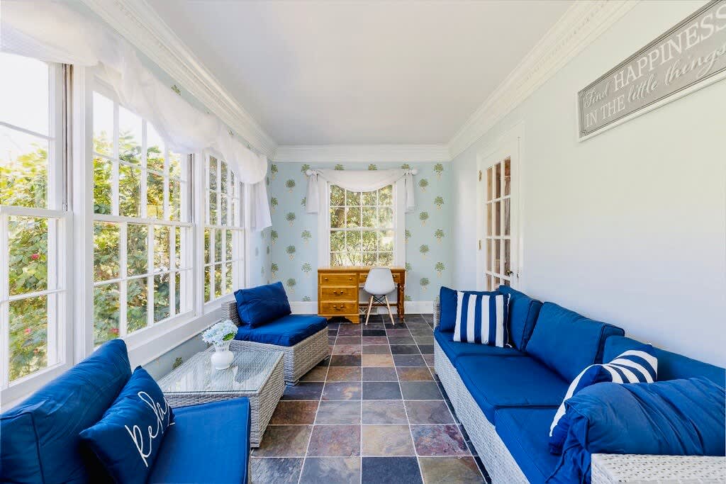 Greenway Manor: Grand Historic Home on Lush Grounds