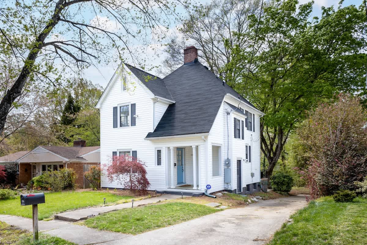 Emerywood Retreat: Chic Interiors in a Premier Neighborhood