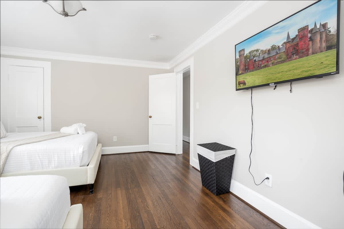 Emerywood Retreat: Chic Interiors in a Premier Neighborhood