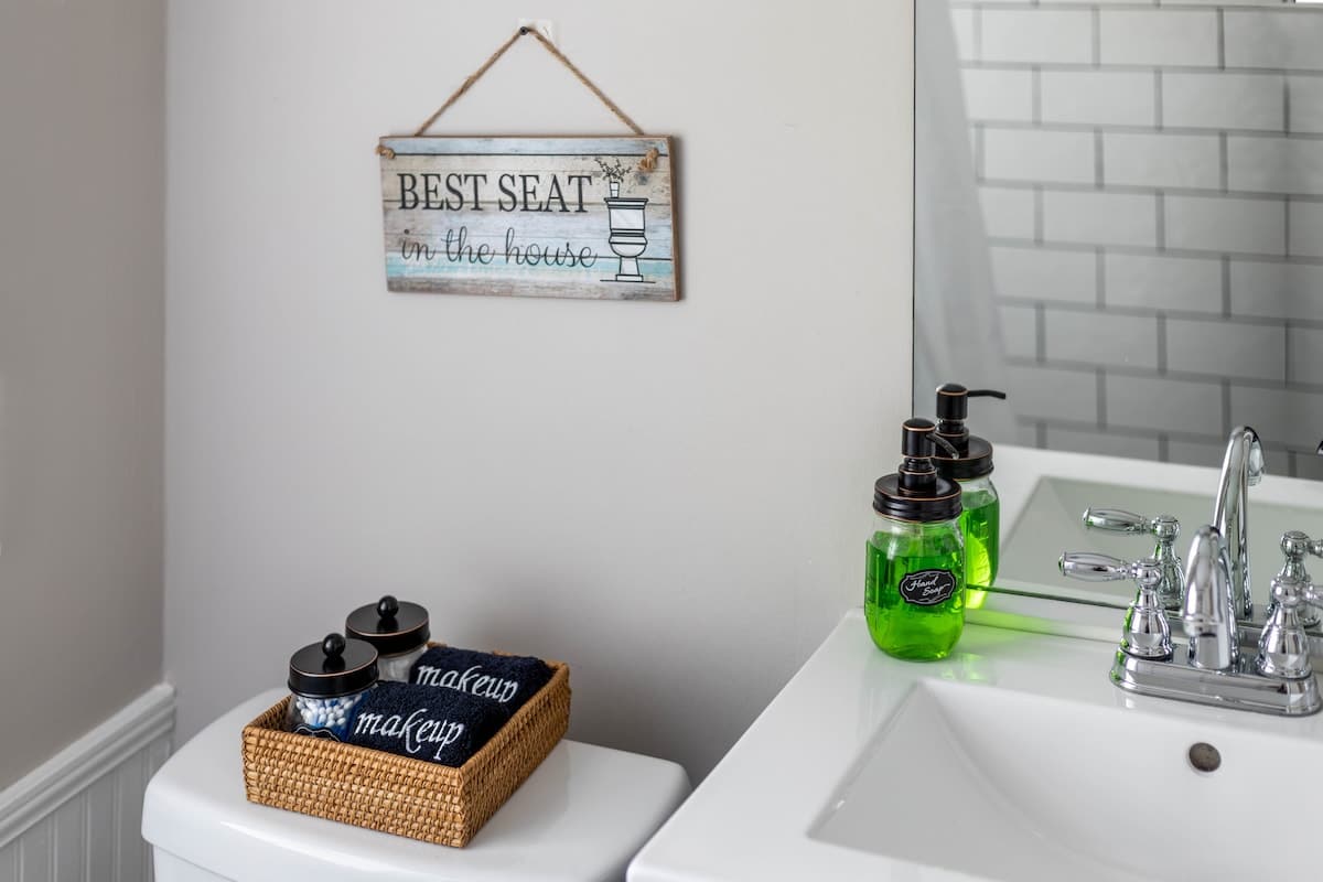 Emerywood Retreat: Chic Interiors in a Premier Neighborhood