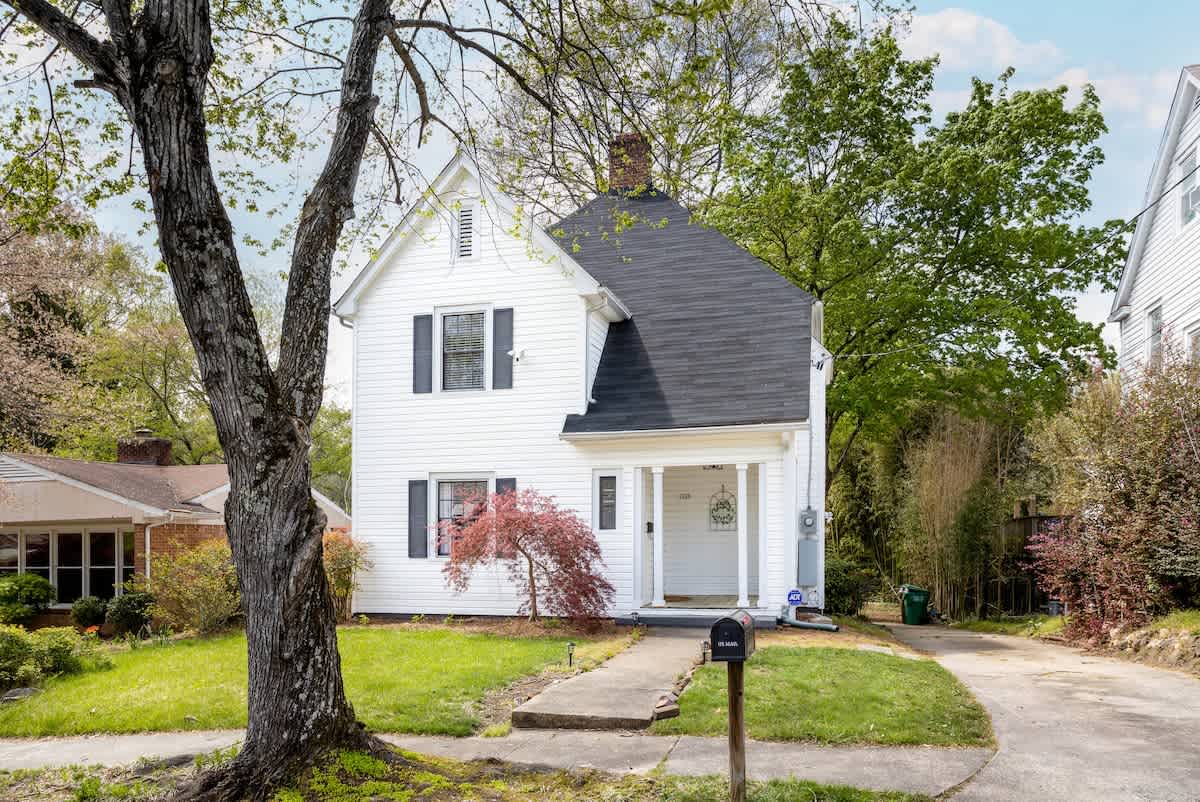 Emerywood Retreat: Chic Interiors in a Premier Neighborhood