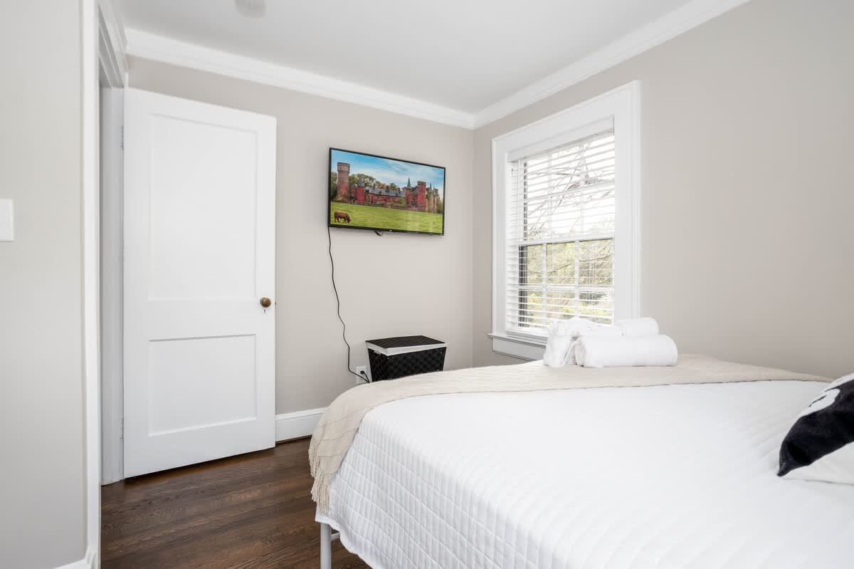 Emerywood Retreat: Chic Interiors in a Premier Neighborhood