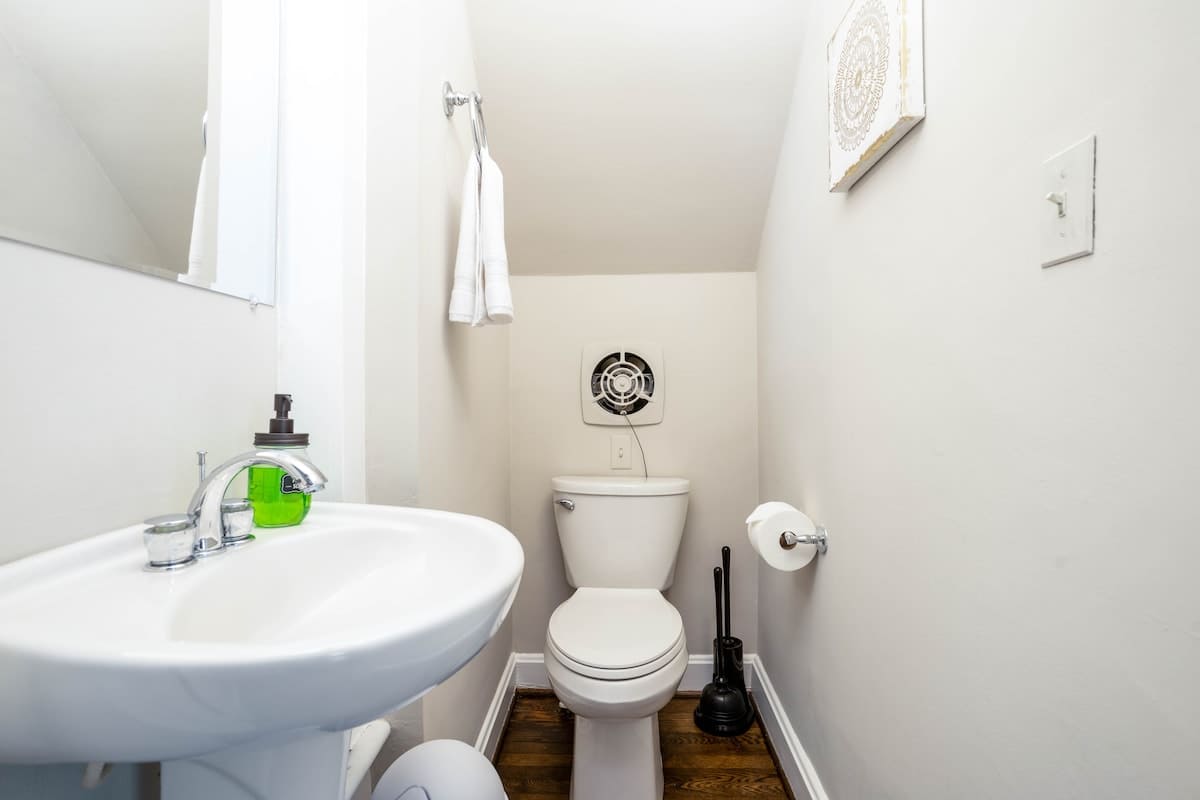 Emerywood Retreat: Chic Interiors in a Premier Neighborhood