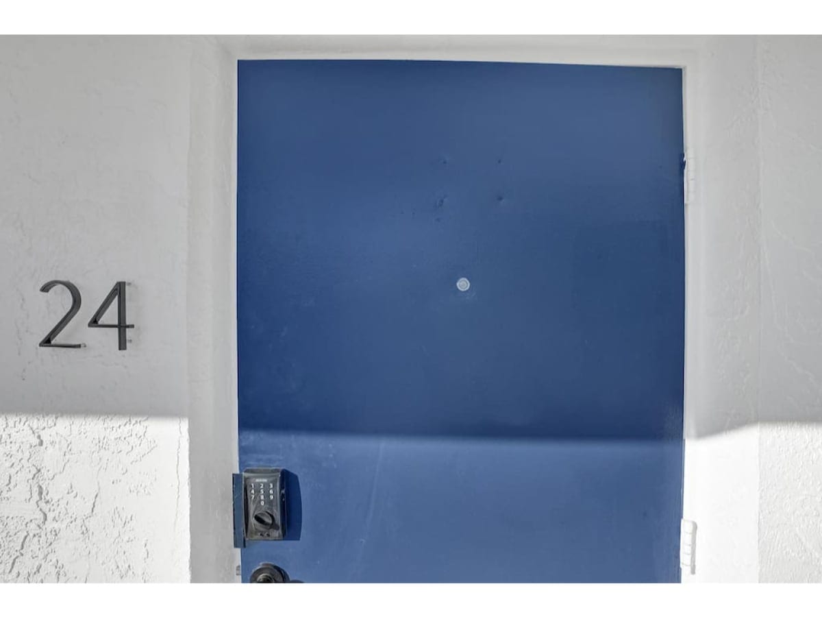 5e926772-a2a2-4b98-8ad6-98f1ce5551f9