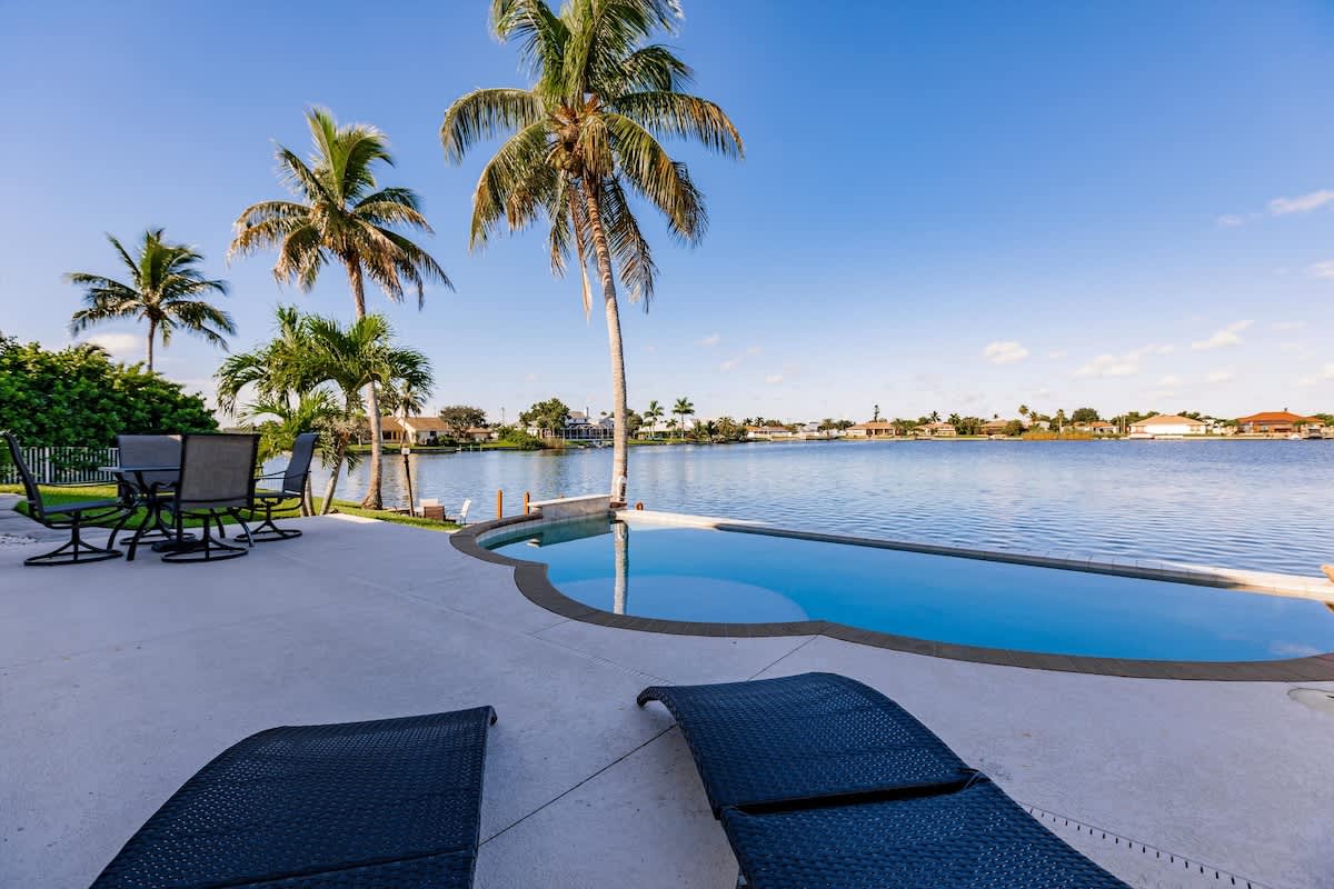Stunning 3BR Lakeview Home l Pool l Views — Cape Coral, FL — vacation rental