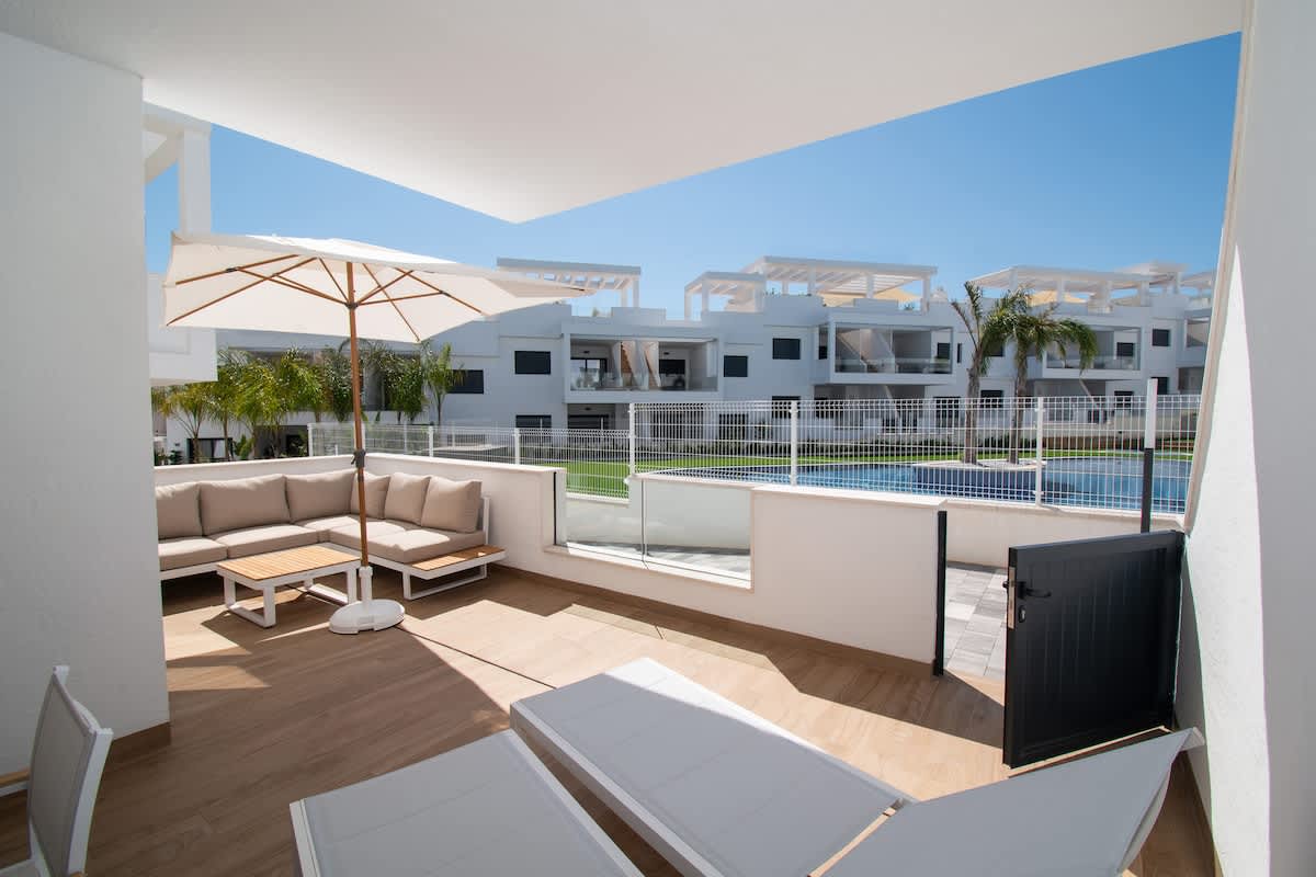 Rez-de-chaussée 2ch. face piscine