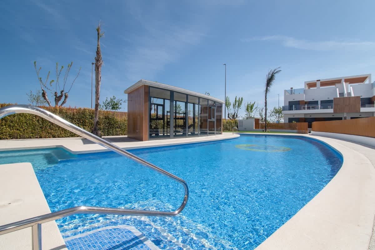 Appartement face à la piscine