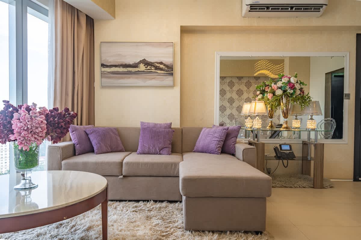LUXE 1BR  ·  Stunning Views  ·  King Bed  ·  27th Floor