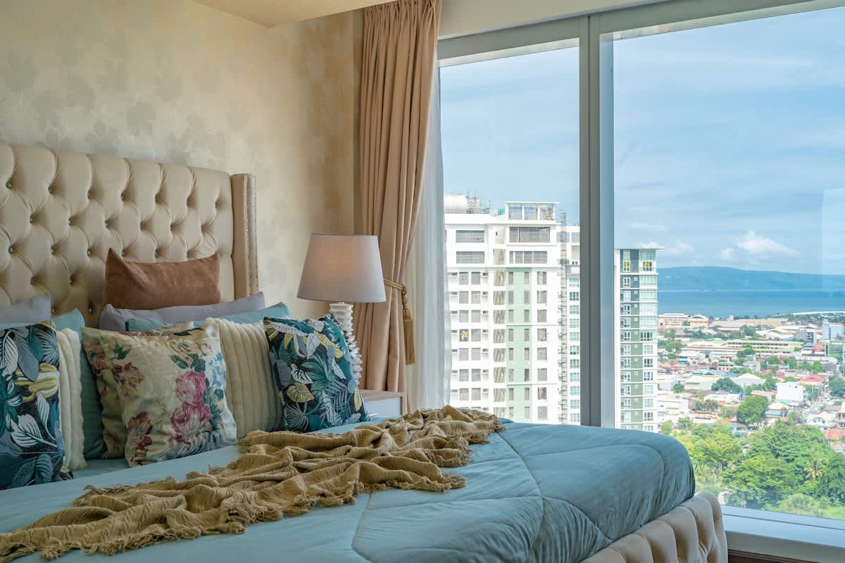 LUXE 1BR  ·  Stunning Views  ·  King Bed  ·  27th Floor