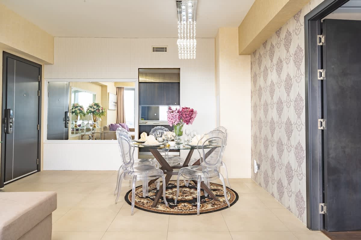 LUXE 1BR  ·  Stunning Views  ·  King Bed  ·  27th Floor