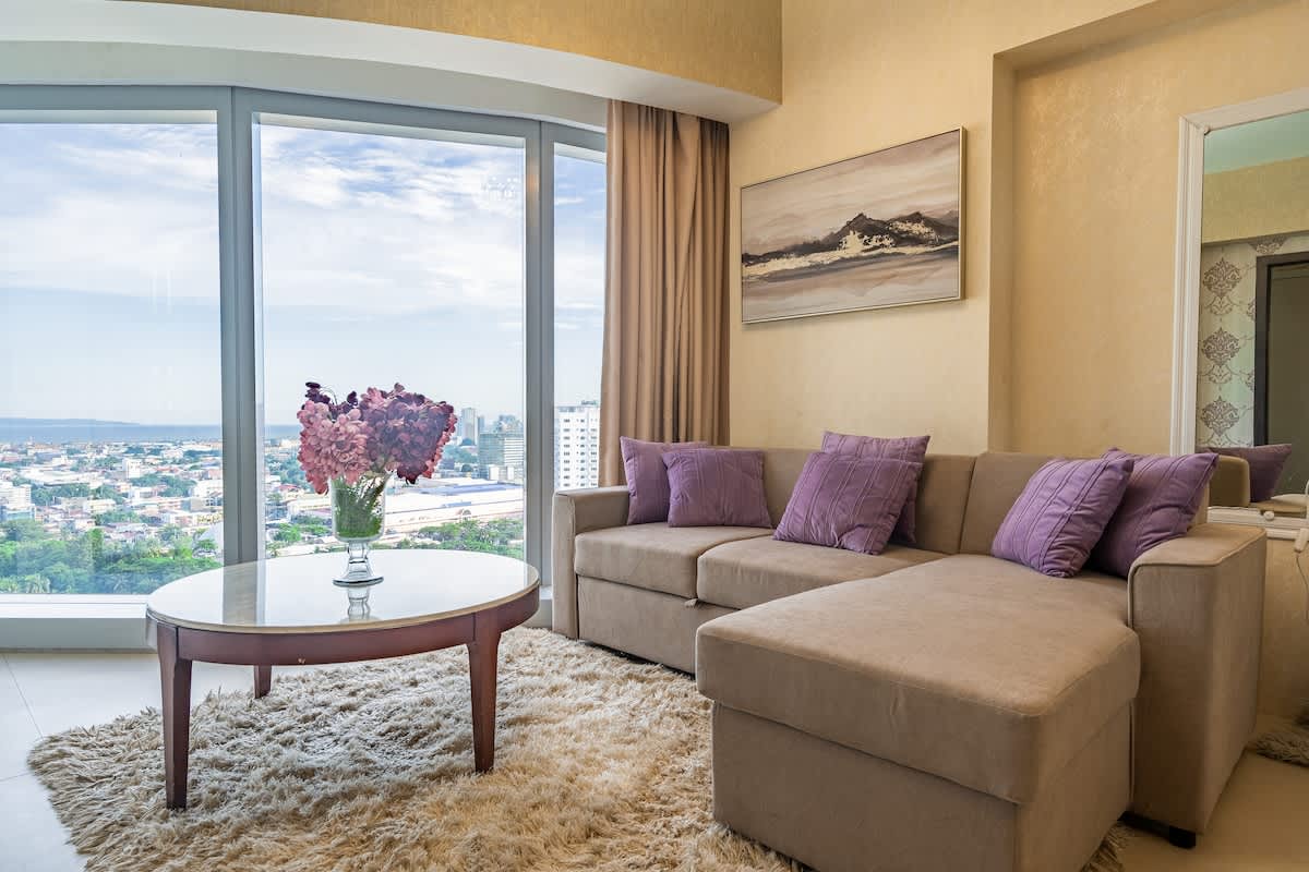 LUXE 1BR  ·  Stunning Views  ·  King Bed  ·  27th Floor