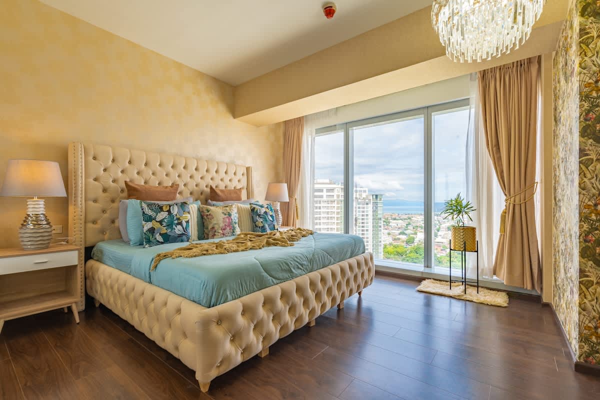 LUXE 1BR  ·  Stunning Views  ·  King Bed  ·  27th Floor