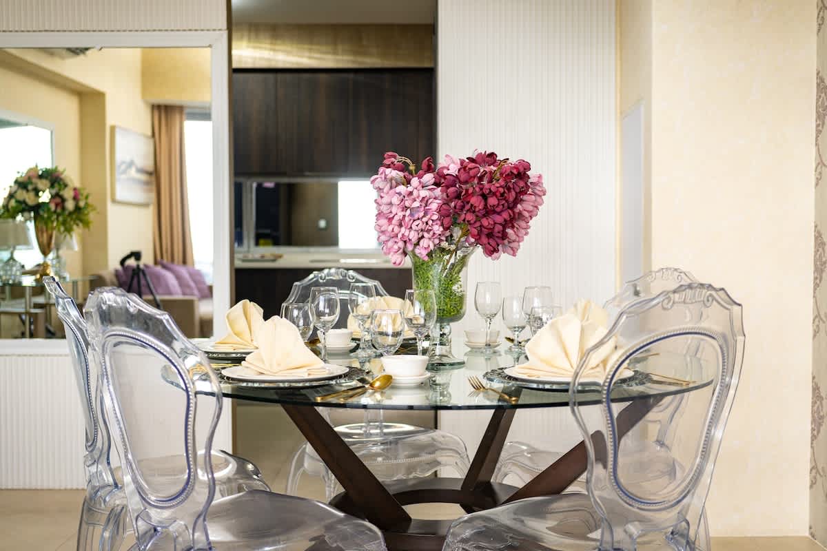 LUXE 1BR  ·  Stunning Views  ·  King Bed  ·  27th Floor
