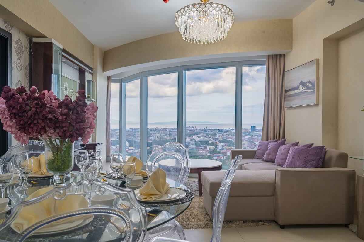 LUXE 1BR  ·  Stunning Views  ·  King Bed  ·  27th Floor
