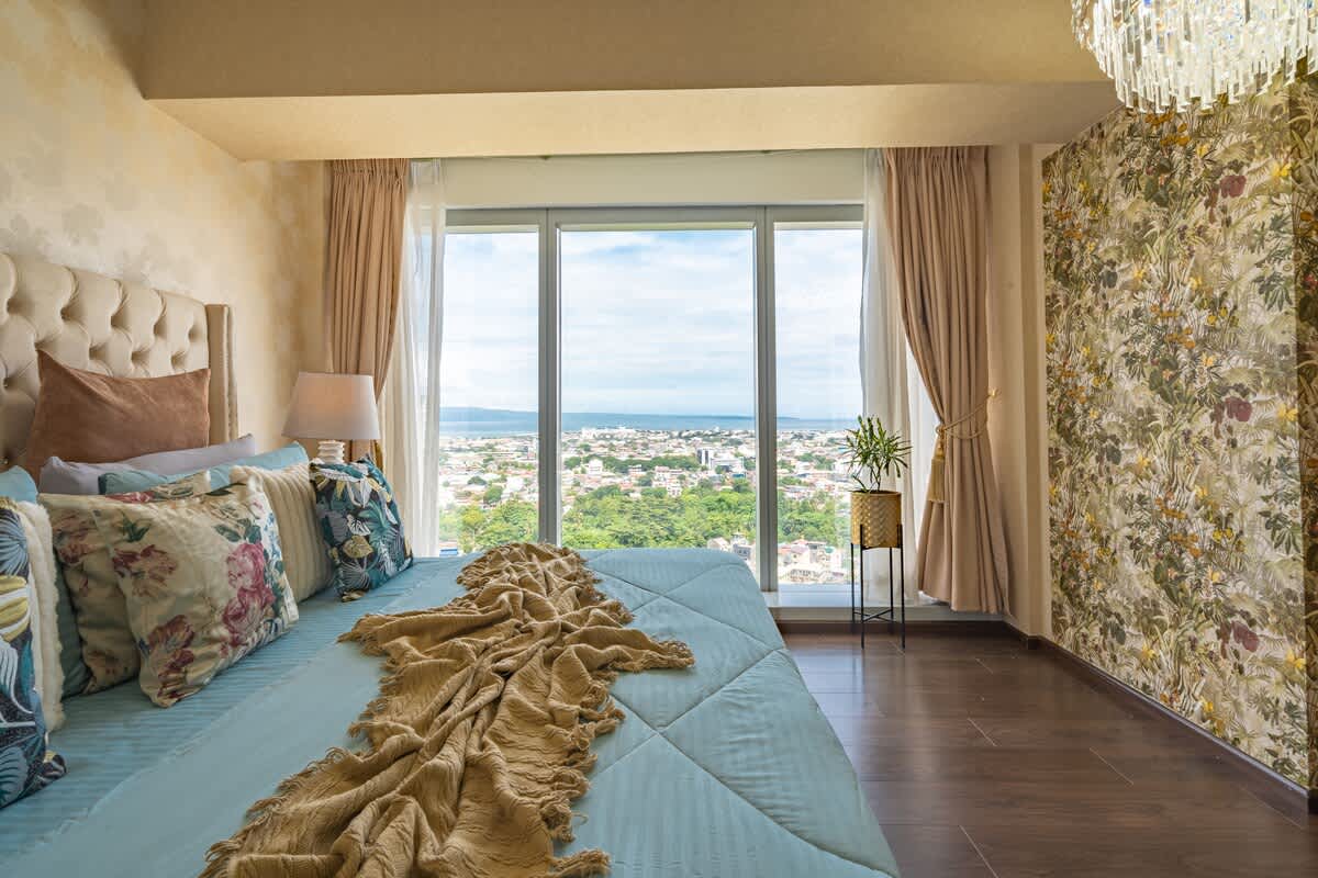 LUXE 1BR  ·  Stunning Views  ·  King Bed  ·  27th Floor
