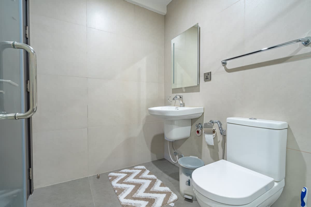 LUXE 1BR  ·  Stunning Views  ·  King Bed  ·  27th Floor