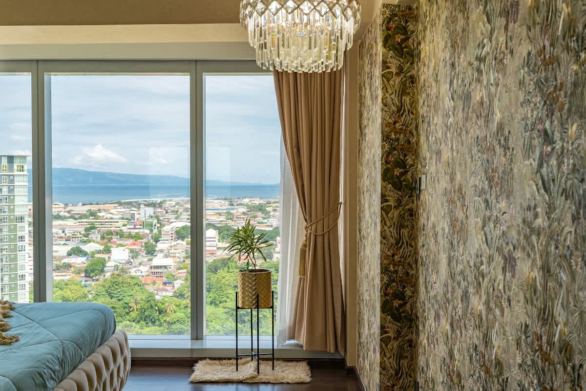 LUXE 1BR  ·  Stunning Views  ·  King Bed  ·  27th Floor