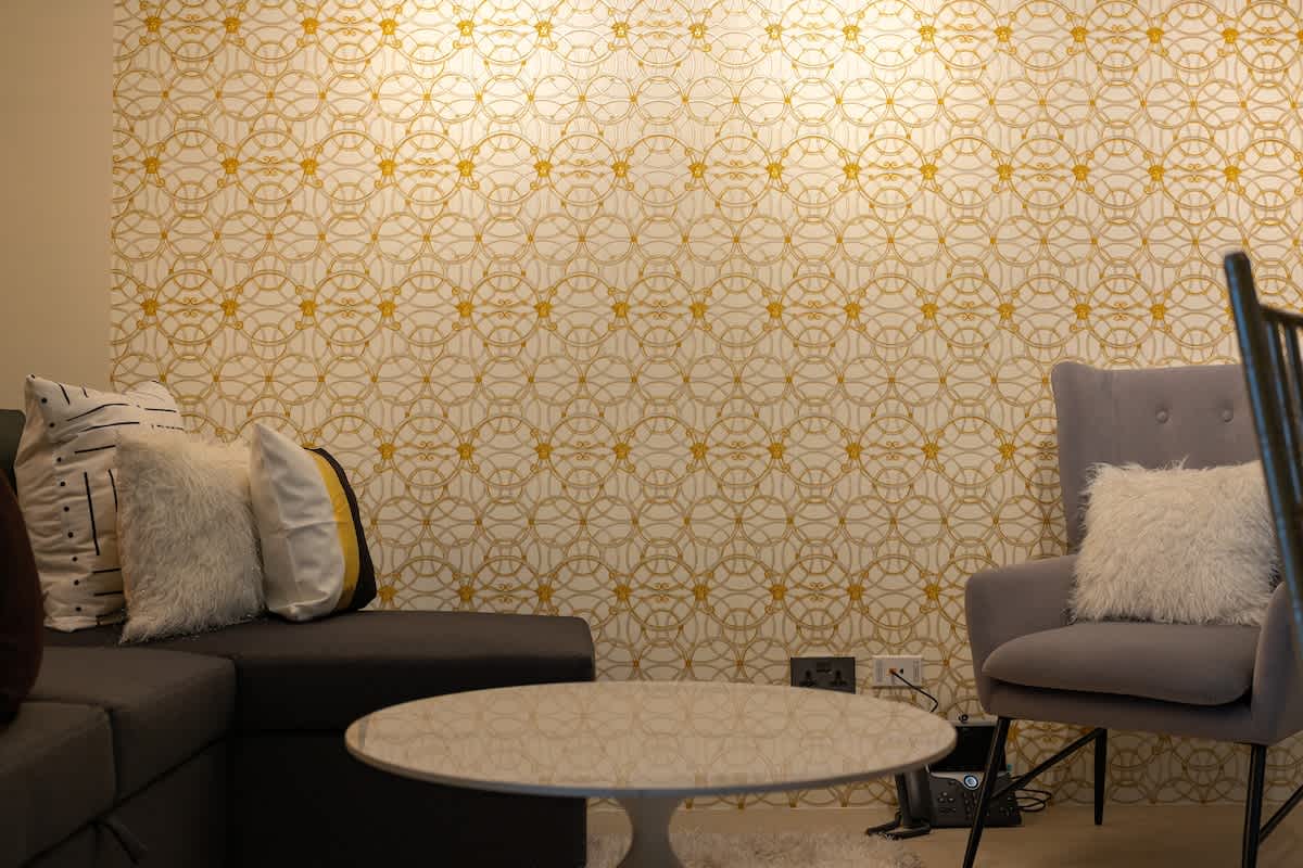 LUXE 1BR ·  CHIC  ·  King Bed  ·  City Views ·  Ayala Mall