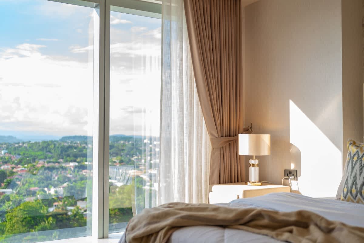 LUXE 1BR ·  CHIC  ·  King Bed  ·  City Views ·  Ayala Mall